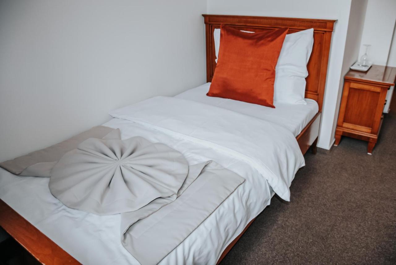 B&B Hotel Praha Нови-Йичин Экстерьер фото