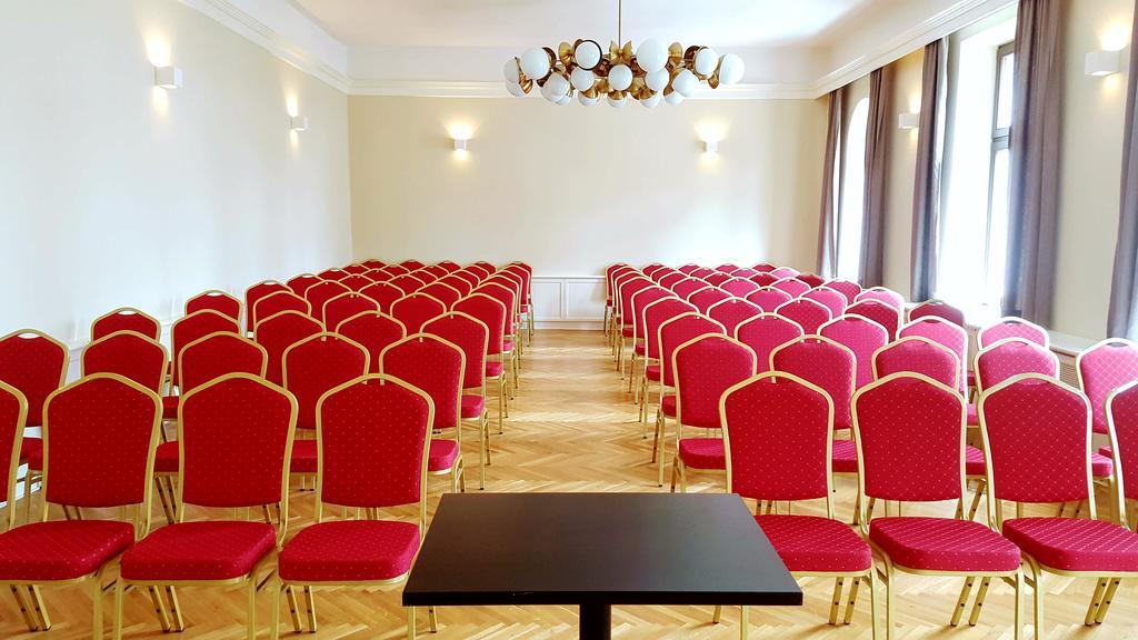 B&B Hotel Praha Нови-Йичин Экстерьер фото