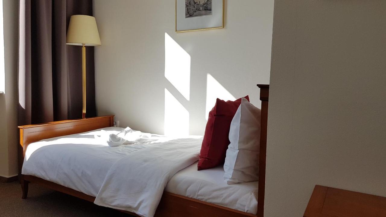 B&B Hotel Praha Нови-Йичин Экстерьер фото