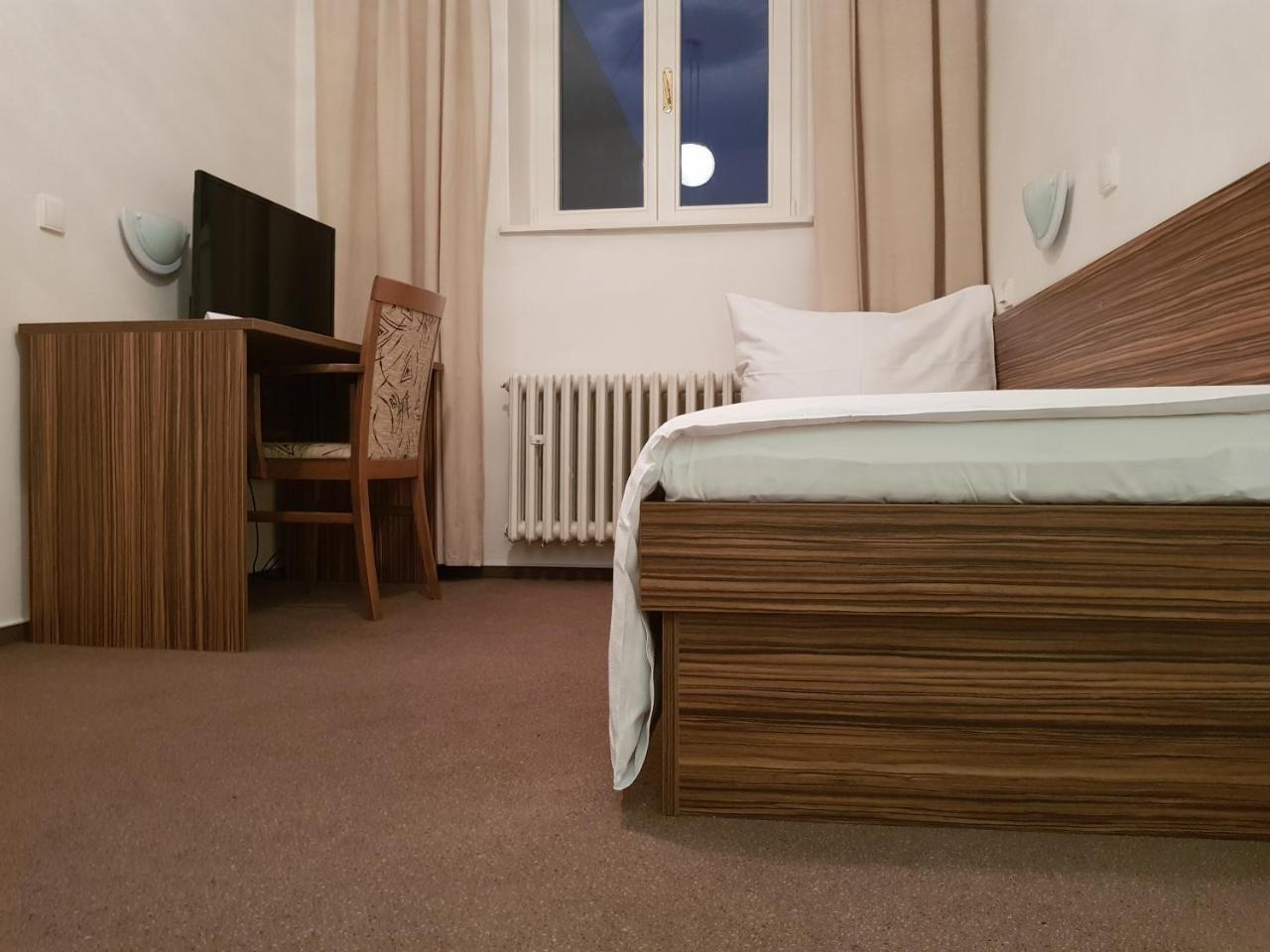 B&B Hotel Praha Нови-Йичин Экстерьер фото