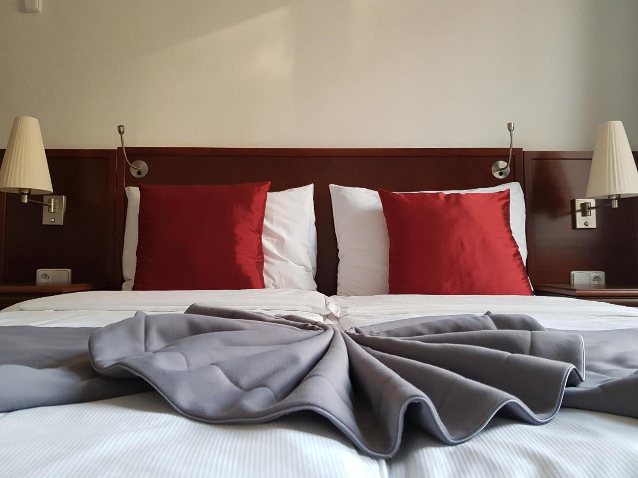 B&B Hotel Praha Нови-Йичин Экстерьер фото