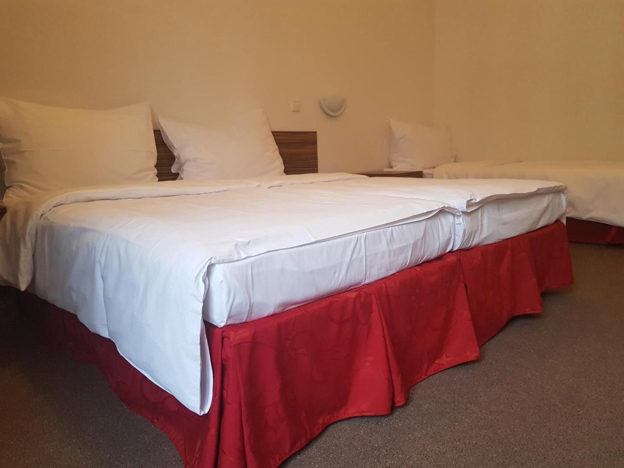 B&B Hotel Praha Нови-Йичин Экстерьер фото